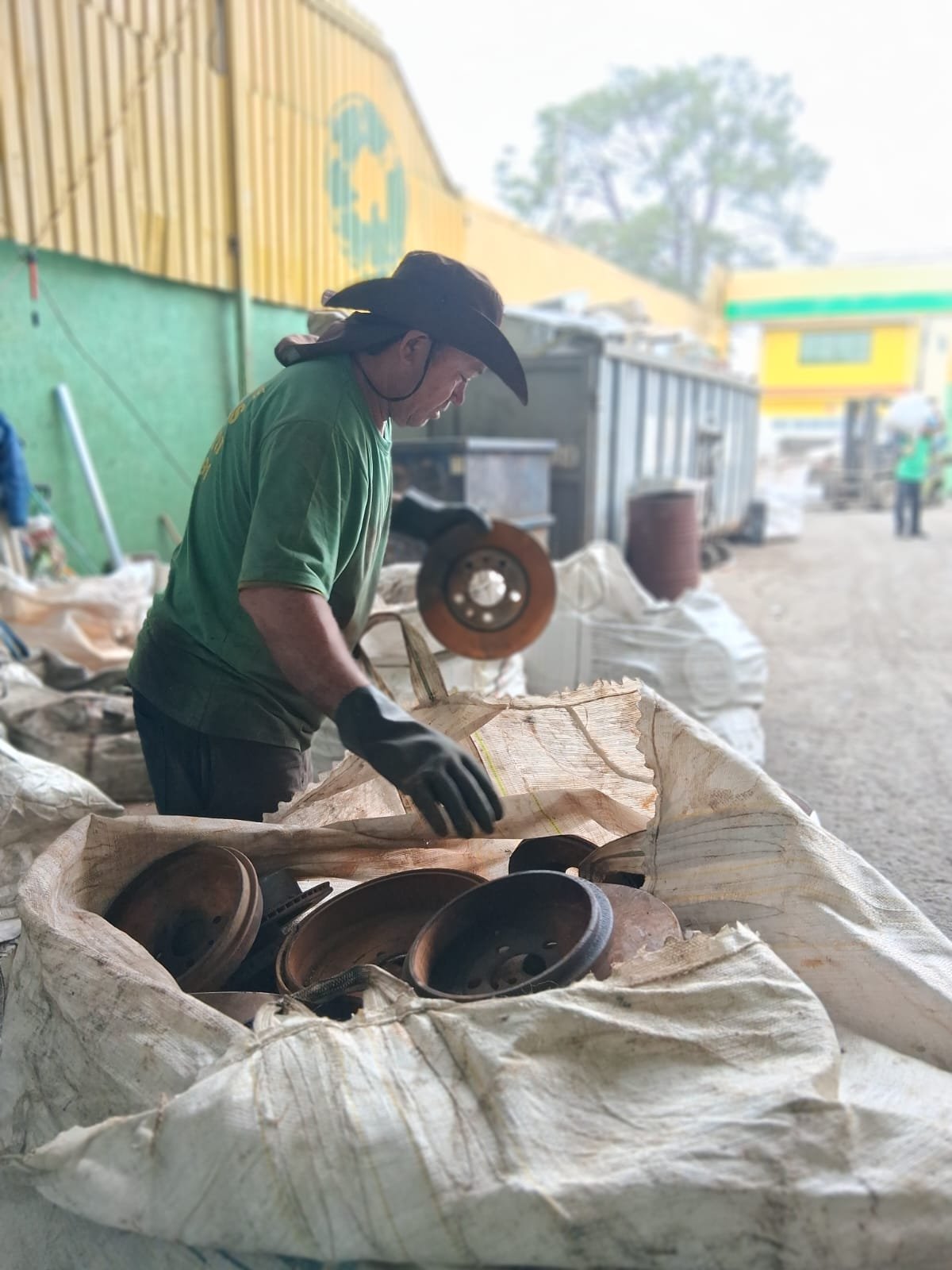ferro velho zona leste